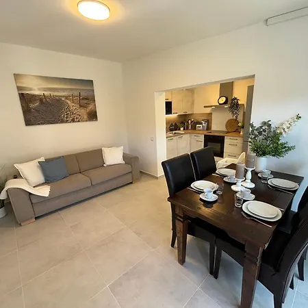 Apartment Ostseebad Goehren Mit Suedterrasse *